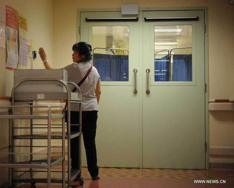 Photo taken on April 5, 2013 shows the entrance to the A9 isolation wards at the Queen Elizabeth Hospital in Hong Kong, south China. An offcial of Hong Kong's Hospital Authority said on Friday that a seven-year-old girl in Hong Kong was reported the symptom of fever and received treatment at the Queen Elizabeth Hospital, who had been in close contact with birds in Shanghai last month. And the result whether she is infected with H7N9 virus is expected to come out Friday night. (Xinhua/Lui Siu Wai)