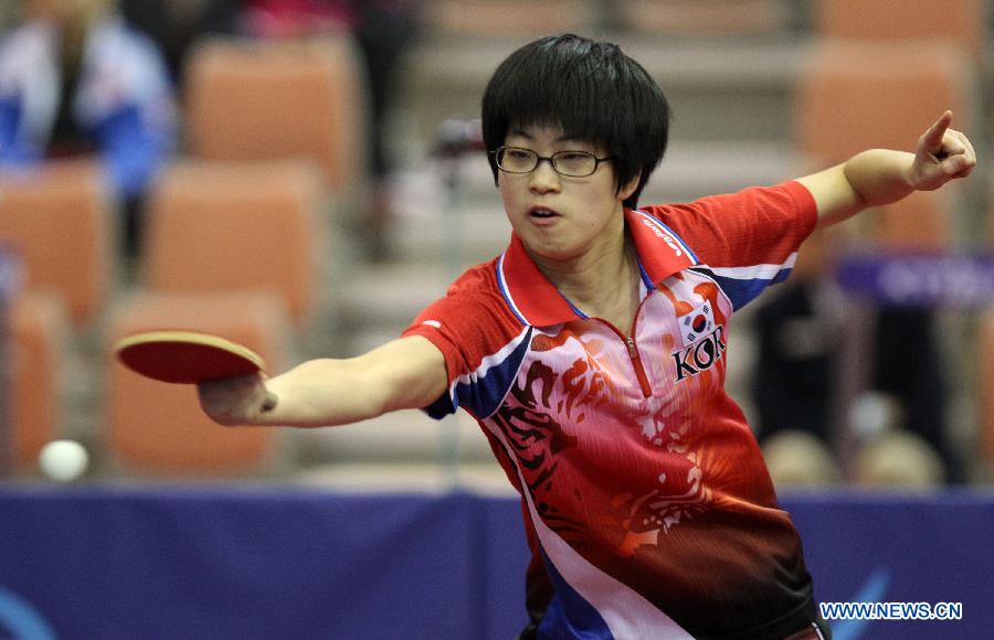 Jung Yumi of South Korea competes during the women's singles quarterfinal match against Li Jiayi of China at the 2013 ITTF World Tour Korea Open U21 Events in Incheon, South Korea, April 6, 2013. Li Jiayi won 4-0. (Xinhua/Park Jin hee)