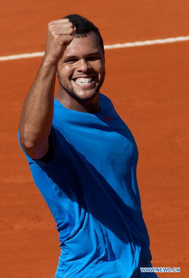 France's Jo-Wilfried Tsonga celebrates after the Davis Cup's quarter final match against Carlos Berlocq of Argentina at Mary Teran de Weiss Stadium in Buenos Aires, capital of Argentina, on April 5, 2013. Jo-Wilfried Tsonga won the match. (Xinhua/Martin Zabala)