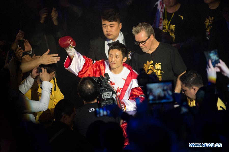 Two-time Olympic gold medalist China's Zou Shiming (L) enters the arena before his professional debut against Mexico's Eleazar Valenzuela in Macau, China, April 6, 2013. (Xinhua/Cheong Kam Ka)