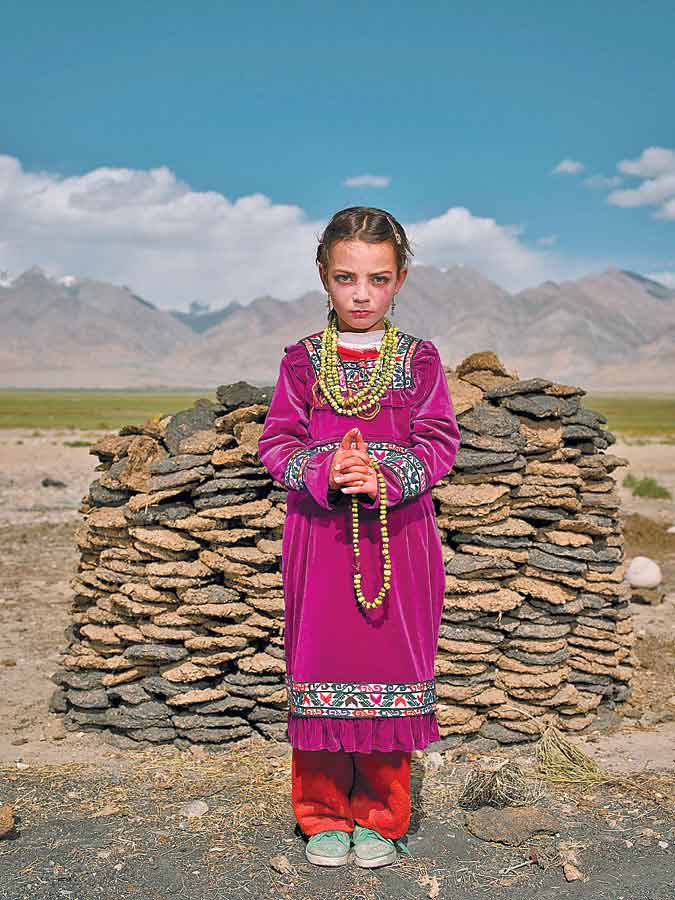 Girl With Cow Dung Cakes, September 2012. Tashi Kuergan Tajik autonomous county in the Xinjiang Uygur autonomous region has a long history as a stop on the ancient Silk Road. But not any more. Award-winning Chinese photographer Li Xinzhao captures the beauty of the forgotten ancient town and its people. (Photo/China Daily)