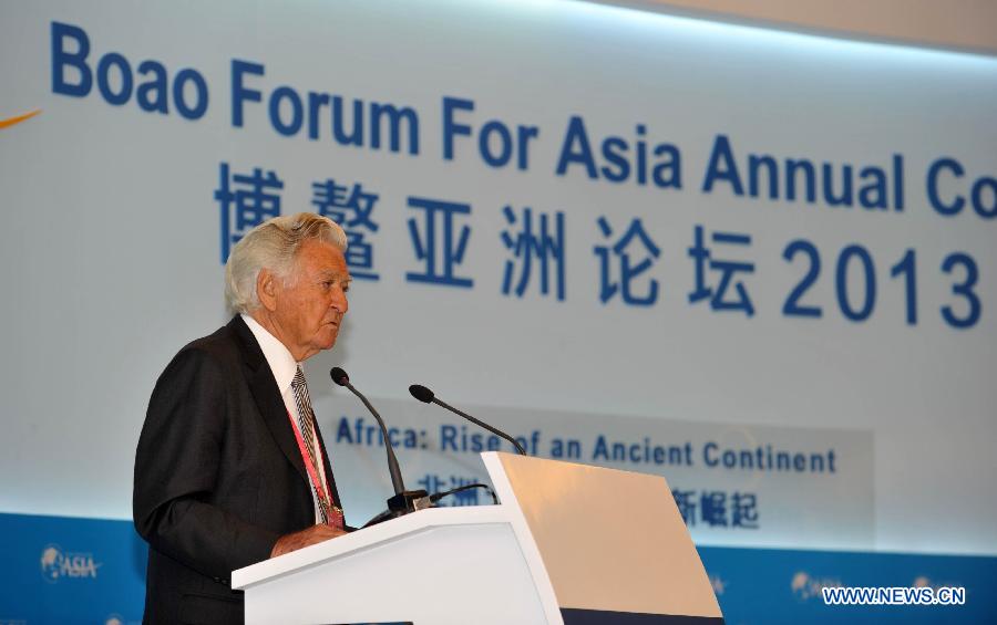 Former Australian Prime Minister Bob Hawke speaks during the sub-forum "Africa: Rise of an Ancient Continent" during the 2013 Boao Forum for Asia (BFA) Annual Conference in Boao, south China's Hainan Province, April 7, 2013. (Xinhua/Zhao Yingquan) 