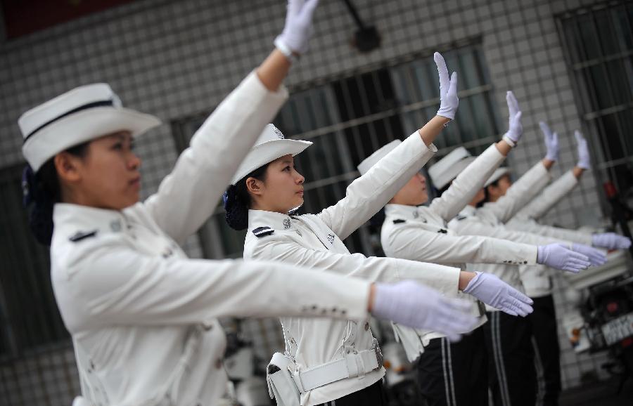 Traffic policewomen receives training in Neijiang City, southwest China's Sichuan Province, April 2, 2013. Founded in April, 2011, the female detachment of local traffic police force includes 2 police officers and 28 auxiliary police officers, with an average age of 23. (Xinhua/Xue Yubin)