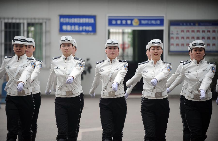 Traffic policewomen receives training in Neijiang City, southwest China's Sichuan Province, April 2, 2013. Founded in April, 2011, the female detachment of local traffic police force includes 2 police officers and 28 auxiliary police officers, with an average age of 23. (Xinhua/Xue Yubin)