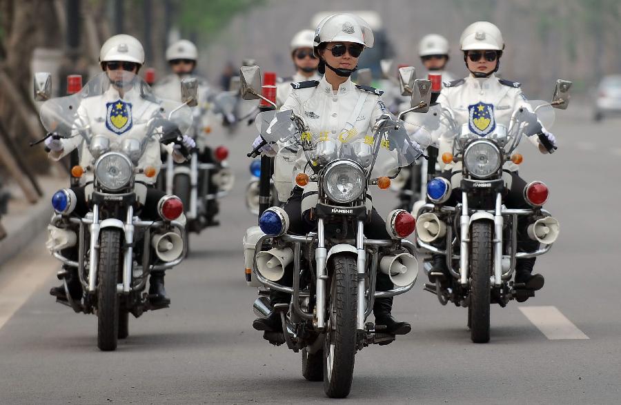 Traffic policewomen patrol on a street in Neijiang City, southwest China's Sichuan Province, April 2, 2013. Founded in April, 2011, the female detachment of local traffic police force includes 2 police officers and 28 auxiliary police officers, with an average age of 23. (Xinhua/Xue Yubin)