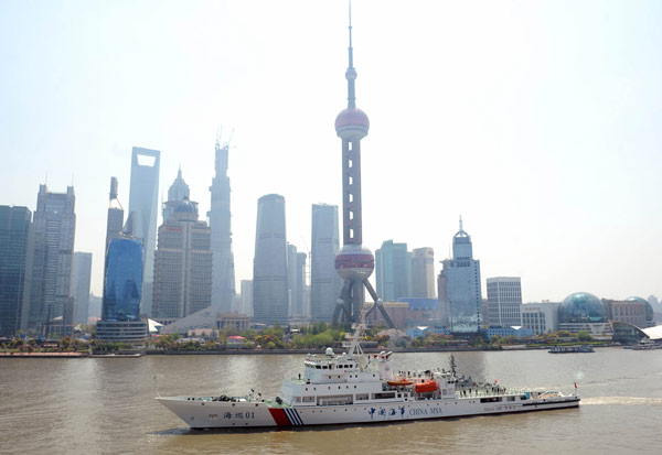 Haixun01, China's largest marine patrol and salvage ship, begins a trial voyage in Shanghai, April 7, 2013. (Photo/Xinhua)