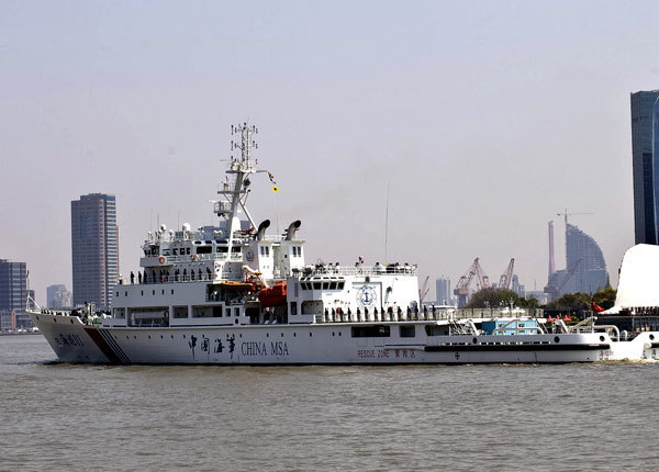 Haixun01, China's largest marine patrol and salvage ship, begins a trial voyage in Shanghai, April 7, 2013. (Photo/Xinhua)