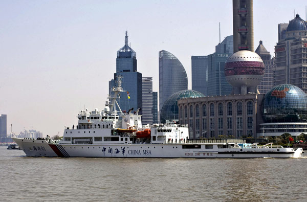 Haixun01, China's largest marine patrol and salvage ship, begins a trial voyage in Shanghai, April 7, 2013. (Photo/Xinhua)