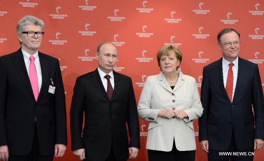 German Chancellor Angela Merkel (2nd R) and Russian President Putin (2nd L) attend opening ceremony of the Hanover industrial trade fair in Hanover, western Germany, on April 7, 2013. Russia is the partner country of the Hanover industrial trade fair 2013, which runs from April 8 to 12. (Xinhua/Ma Ning)