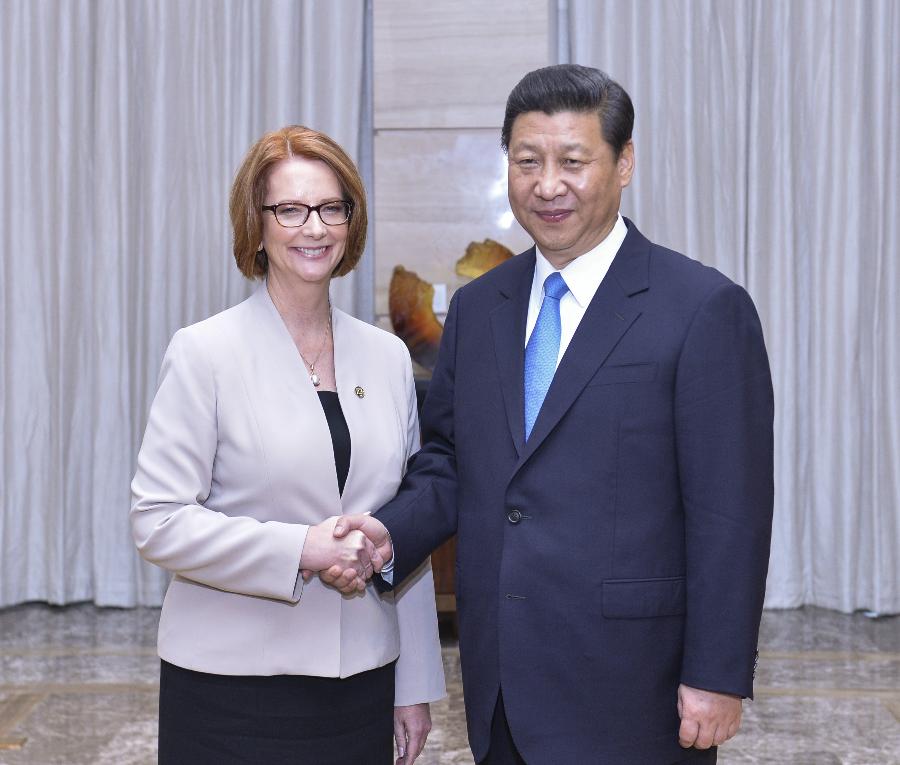 Chinese President Xi Jinping (R) shakes hands with Australian Prime Minister Julia Gillard during their meeting on the sidelines of Boao Forum for Asia (BFA) Annual Conference 2013 in Boao, south China's Hainan Province, April 7, 2013. (Xinhua/Wang Ye) 