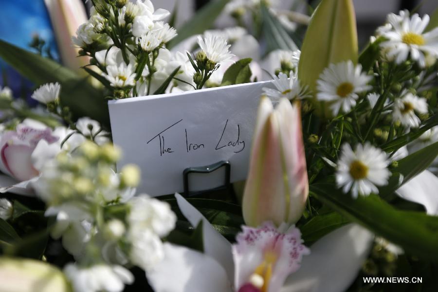 Floral tributes and a card are seen outside the residence of Baroness Thatcher in No.73 Chester Square in London, Britain, on April 8, 2013. Former British Prime Minister Margaret Thatcher died at the age of 87 after suffering a stroke, her spokesman announced Monday. (Xinhua/Wang Lili) 