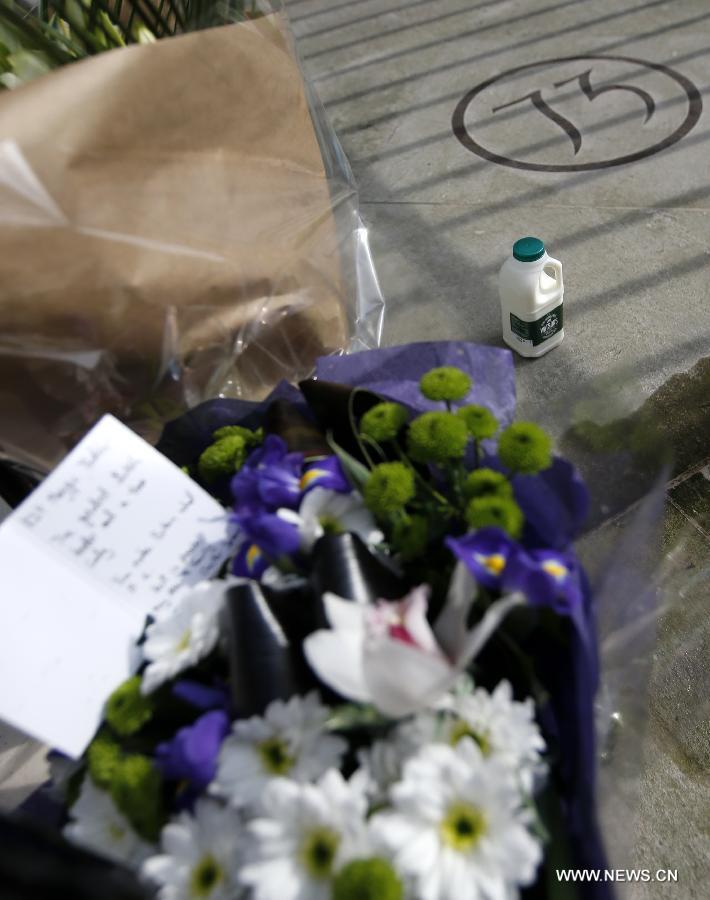 A bottle of milk to pay tributes are seen outside the residence of Baroness Thatcher in No.73 Chester Square in London, Britain, on April 8, 2013. Former British Prime Minister Margaret Thatcher died at the age of 87 after suffering a stroke, her spokesman announced Monday. (Xinhua/Wang Lili) 