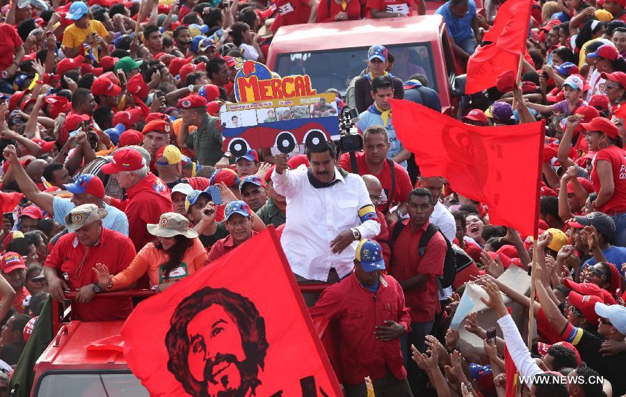 Image provided by Hugo Chavez Campaign Command shows Venezuelan Acting President and presidential candidate Nicolas Maduro (C) attending a campaign in Sucre State, Venezuela, on April 8, 2013. Venezuela will held presidential elections on April 14. (Xinhua/Hugo Chavez Campaign Command) 