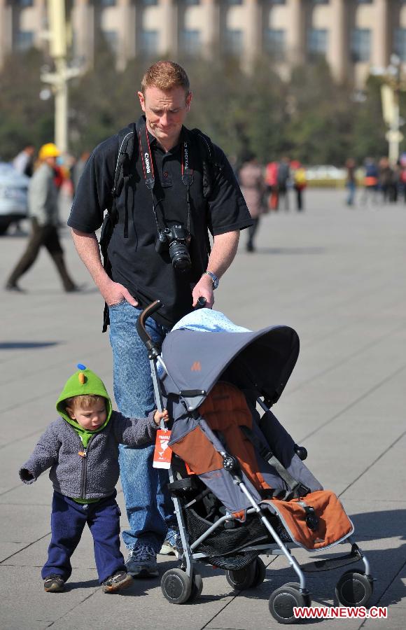 Foreign visitors walk at the Tian'anmen Square in Beijing, capital of China, April 8, 2013. (Xinhua/Chen Yehua) 