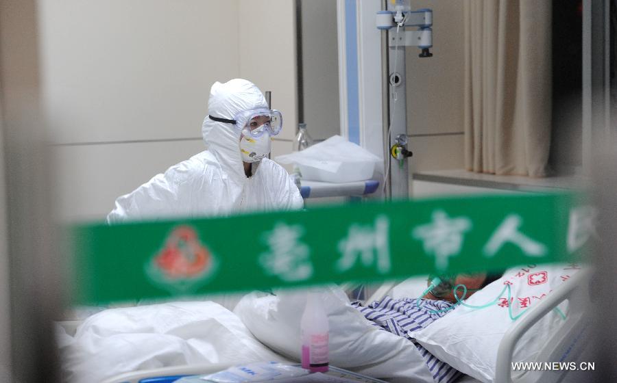 A medical worker gives medical care to a man infected with H7N9, a strain of avian influenza that had never been passed to humans before, at the People's Hospital of Bozhou City, east China's Anhui Province, April 8, 2013. The 55-year-old male patient, surnamed Li, once worked at a local live poultry stall. He was diagnosed positive of the H7N9 avian influenza virus on Sunday. As of 6 p.m. on Monday, China reported 24 cases of human infection with the lesser-known H7N9 bird flu virus, including 11 in Shanghai Municipality, eight in Jiangsu Province, three in Zhejiang Province and two in Anhui Province. Among the seven fatalities, five were in Shanghai and two in Zhejiang. (Xinhua/Liu Junxi)