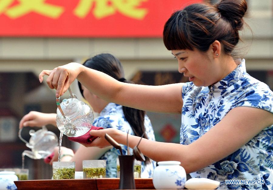 Experts perform tea ceremony at the 2013 China Tea Conference in Xinchang County, east China's Zhejiang Province, April 9, 2013. The conference, which kicked off on Thuesday, includes a series of cultural and commercial activities like forums and tea trade fairs. (Xinhua/Yuan Yun) 
