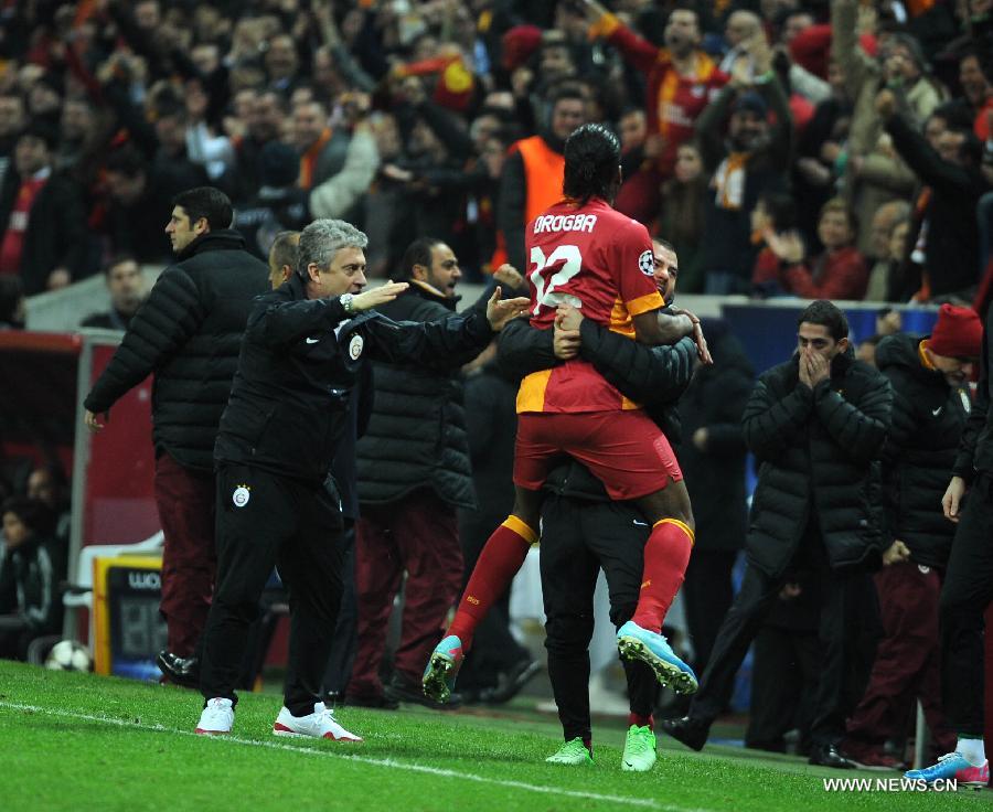 Galatasaray's Didier Drogba celebrates after scoring a goal during the UEFA Champions League quarter final second leg soccer match between Galatasaray and Real Madrid in Istanbul, Turkey, April 9, 2013. Real Madrid lost 2-3 but entered the semifinal with a total result 5-3.(Xinhua/Ma Yan)