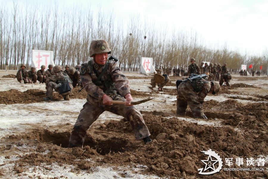 Soldiers of a regiment of the Lanzhou Military Area Command (MAC) of the Chinese People's Liberation Army (PLA) are in hard military training in the barrack. (China Military Online/Yuan Hongyan, Wang Qingbiao)