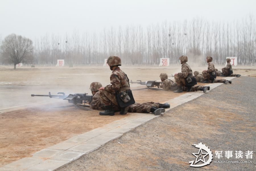 Soldiers of a regiment of the Lanzhou Military Area Command (MAC) of the Chinese People's Liberation Army (PLA) are in hard military training in the barrack. (China Military Online/Yuan Hongyan, Wang Qingbiao)
