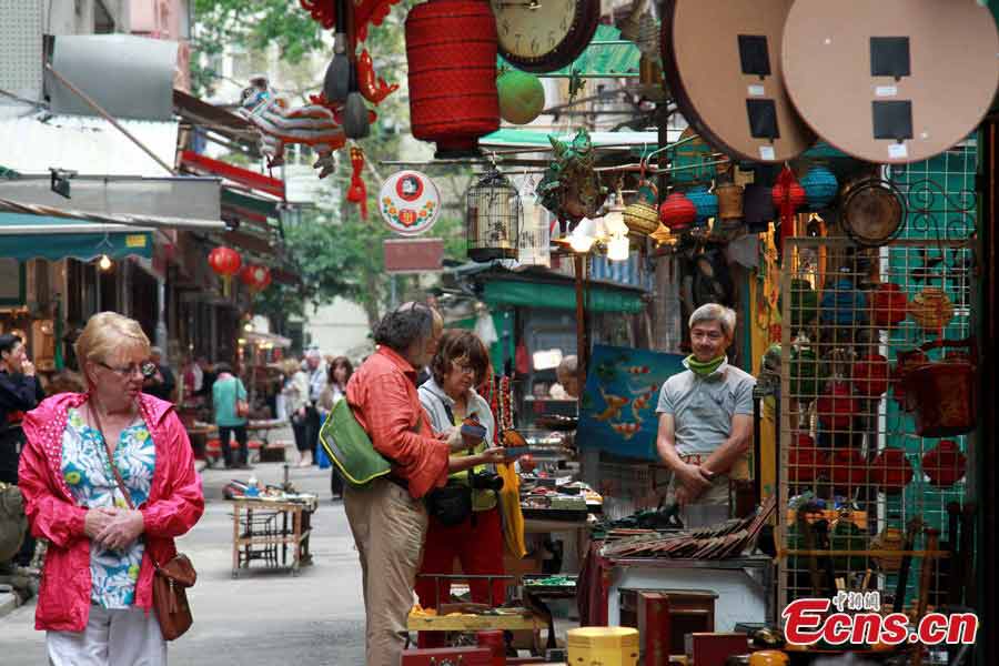 Visitors shop in Upper Lascar Row in Hong Kong, April, 8, 2013. The Upper Lascar Row is parallel to the Hollywood Road in Sheung Wan and today, is an awesome alleyway for antiques and rare finds in all of Hong Kong. (CNS/Hong Shaokui)