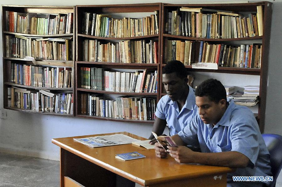 Young inmates read in the library at the Re-education Center for San Francisco de Paula Youth, in San Miguel del Padron municipalty, in Havana, Cuba, on April 9, 2013. Local and foreign media representatives made a tour in the Women's Prison and Re-education Center for San Francisco de Paula Youth. (Xinhua/Joaquin Hernandez)  