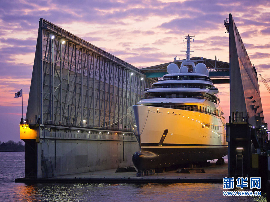 Lürssen Yachts launched the World's Largest Yacht, the 180-meter project 'Azzam'. Azzam: 590-feet long and 68-feet high, worths $609 million. (Photo Source: news.cn/photo/)