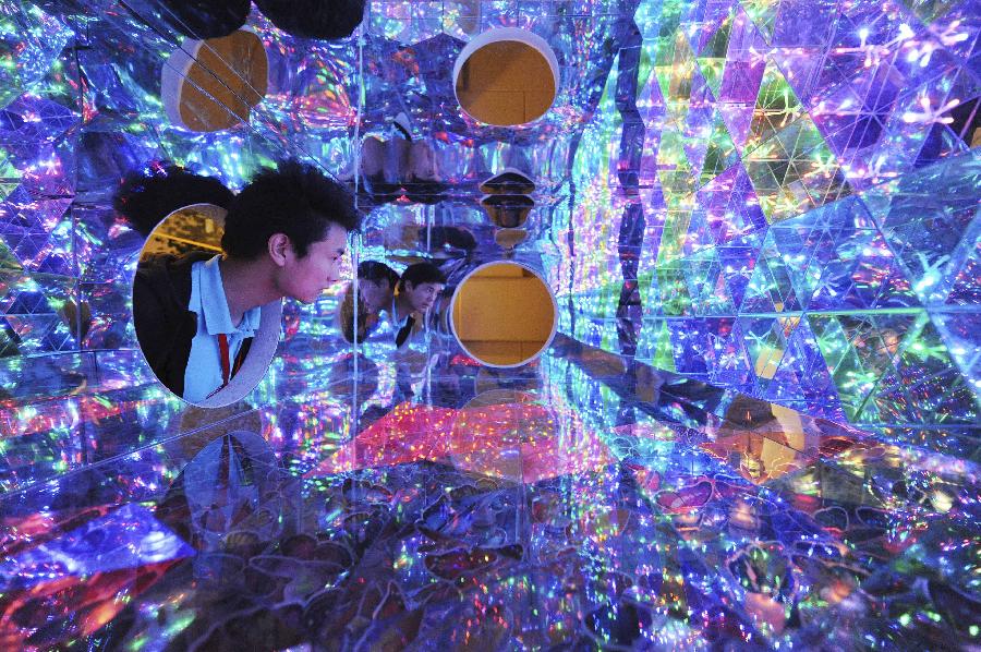 A staff member tests a device at the Believe It Or Not Museum in Shanghai, east China, April 10, 2013. Believe It Or Not Museum, as a world renowned tourism project, attracted numbers of visitors around the globe with its unbelievable and amazing devices and scenes. The museum in Shanghai is expected to open to visitors in late April. (Xinhua/Lai Xinlin) 