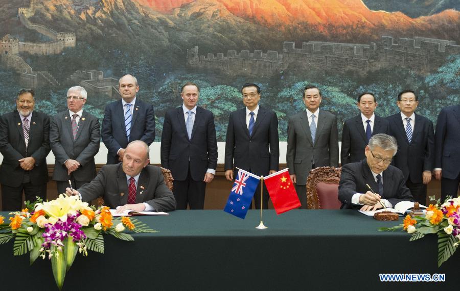 Chinese Premier Li Keqiang (4th R, back) and Prime Minister of New Zealand John Key (4th L, back) attend the signing ceremony of cooperation documents covering the fields of education, science and technology, agriculture and visa after their talks in Beijing, capital of China, April 10, 2013. Li held talks with John Key here on Wednesday. (Xinhua/Xie Huanchi) 