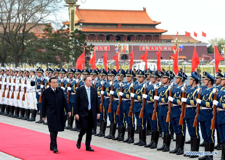 Chinese Premier Li Keqiang (L) holds a welcoming ceremony for Prime Minister of New Zealand John Key before their talks in Beijing, capital of China, April 10, 2013. Li held talks with John Key here on Wednesday. (Xinhua/Ma Zhancheng) 