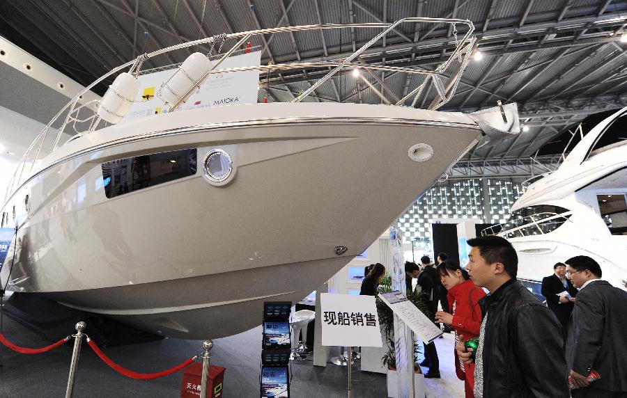 Visitors view a yacht during the 18th China (Shanghai) International Boat Show (CIBS) at the Shanghai World Expo Exhibition & Convention Center in Shanghai, east China, April 11, 2013. A total of 550 real boats from 500 exhibitors were displayed at the four-day-long CIBS that kicked off on Thursday. (Xinhua/Lai Xinlin)