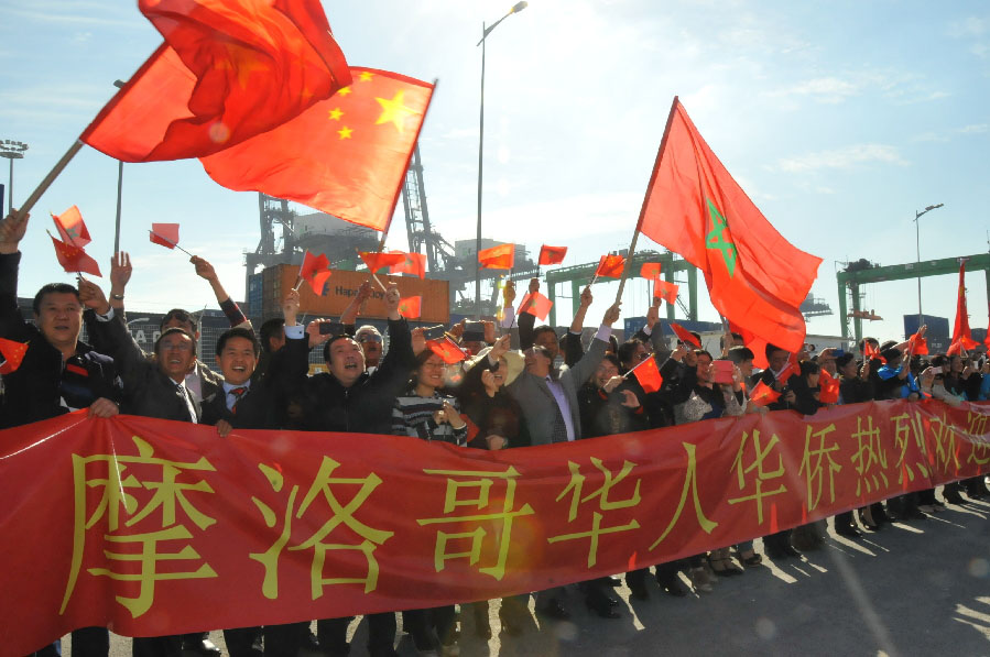 The picture shows the 13th Chinese naval escort taskforce is warmly welcomed by the local Chinese nationals and overseas Chinese in the Casablanca Port of Morocco. (Xinhua/Linfeng)