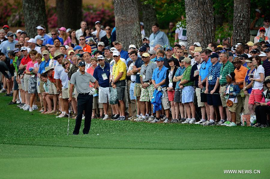 Tiger Woods (Front) of the United States reacts during the first round of the 2013 Masters golf tournament at the Augusta National Golf Club in Augusta, Georgia, the United States, April 11, 2013. Woods shot a two-under par 70 on Thursday. (Xinhua/Scott K. Brown/Augusta National)