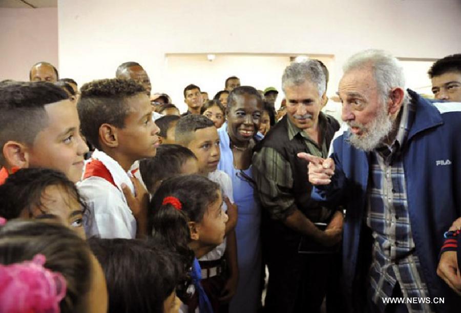 Image provided by Cubadebate on April 11, 2013 shows former Cuban president, Fidel Castro (R), attending the opening of the Vilma Espin Guillois school, in Havana, capital of Cuba, on April 9, 2013. According to the official media, Castro talked for over two hours to students, teachers and other guests to the opening ceremony of the school, which was built thanks to the initiative of former president. (Xinhua/Cubadebate) 