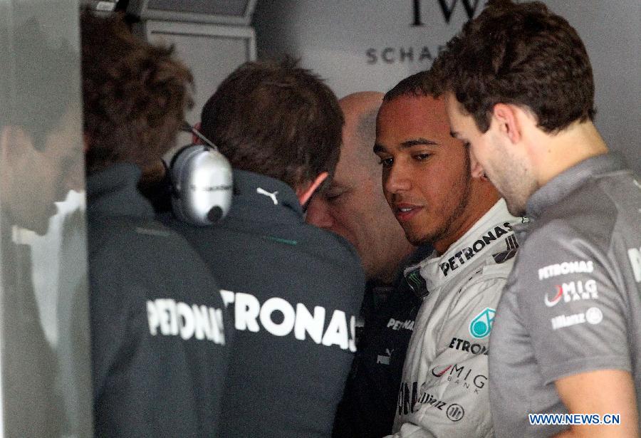 Mercedes driver Lewis Hamilton (2nd R) reacts after the first practice session of the Chinese F1 Grand Prix at the Shanghai International circuit, in Shanghai, east China, on April 12, 2013. (Xinhua/Li Ming)