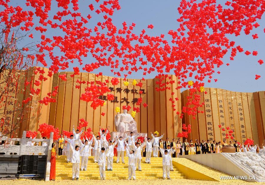 People attend a ceremony paying homage to Huang Di, or Yellow Emperor, who is considered as the ancestor of all Chinese people, in Xinzheng City, central China's Henan Province, April 12, 2013. (Xinhua/Li Bo)