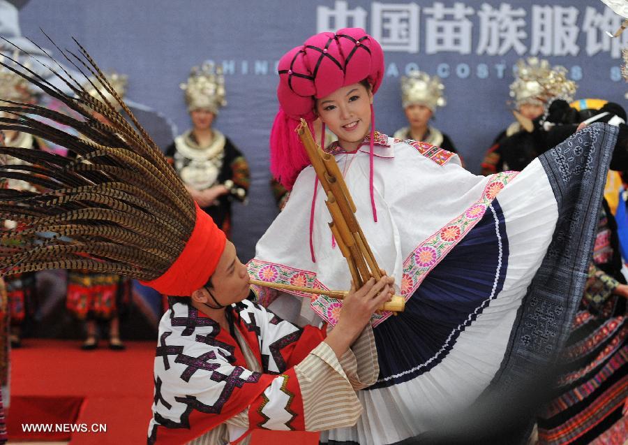 Models present costumes of the Miao ethnic group at the Guangxi Museum of Nationalities in Nanning, capital of south China's Guangxi Zhuang Autonomous Region, April 12, 2013. A total of 210 set of traditional costumes of the Miao ethnic group went on display here on Friday. Costumes of the Miao ethnic group is well known for its fine craftsmanship, brilliant colors, various styles and rich cultural connotations. (Xinhua/Lu Boan)