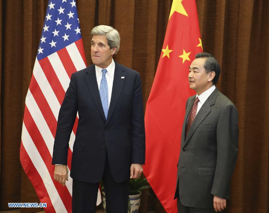 Chinese Foreign Minister Wang Yi (R) and U.S. Secretary of State John Kerry hold talks in Beijing, capital of China, April 13, 2013. (Xinhua/Ding Lin)