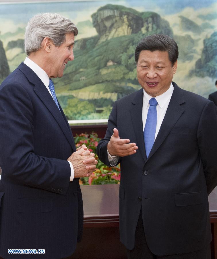 Chinese President Xi Jinping (R) meets with U.S. Secretary of State John Kerry in Beijing, capital of China, April 13, 2013. (Xinhua/Huang Jingwen) 
