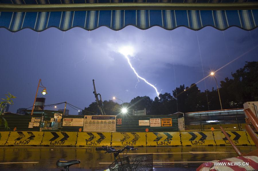 Lightning flashes across the night sky over Singapore on April 13, 2013. (Xinhua/Then Chih Wey) 
