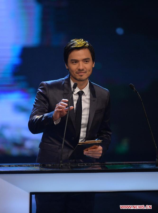 Actor Stephen Fung attends the presentation ceremony of the 32nd Hong Kong Film Awards as an award presenter in south China's Hong Kong, April 13, 2013. (Xinhua/Chen Xiaowei)
