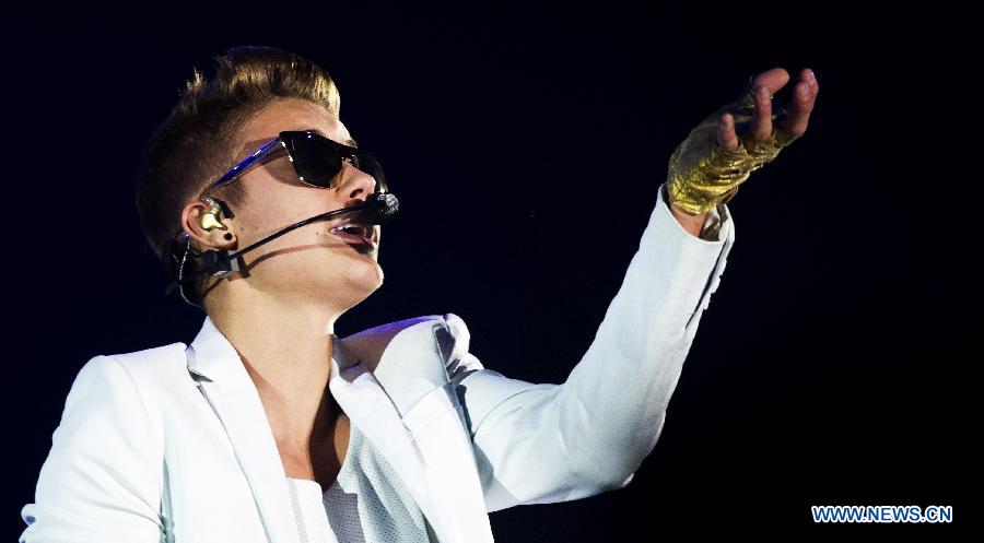 Pop singer Justin Bieber sings during his vocal concert in the gelredome in Arnhem, the Netherlands, April 13, 2013.(Xinhua/Robin Utrecht) 