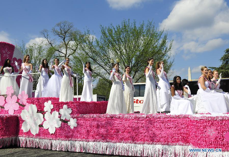 People perform during the annual National Cherry Blossom Festival Parade along Constitution Avenue in Washington D.C., capital of the United States, April 13, 2013. The parade is one of the US capital's biggest public events of the year, drawing about 100,000 spectators from around the world. (Xinhua/Wang Yiou) 