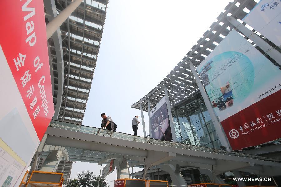 Working staff make preparations for the upcoming 113th China Import and Export Fair at the exhibition hall in Guangzhou, capital of south China's Guangdong Province, April 14, 2013. The fair will kick off on April 15. (Xinhua/Xing Guangli)