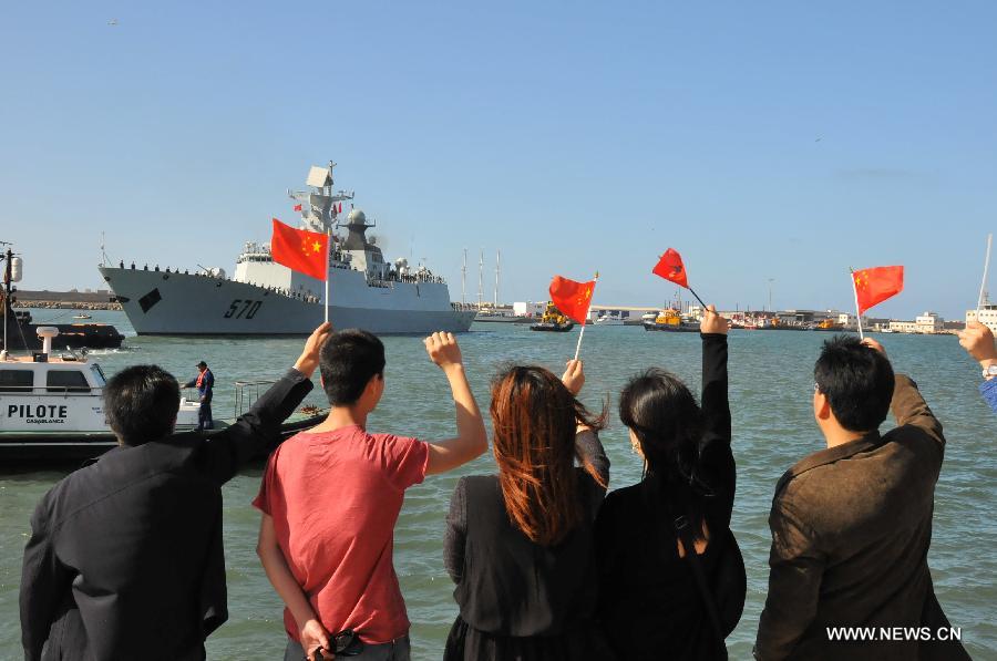 Local Chinese wave goodbye to Chinese navy soldiers in Casablanca, Moroco, April 13, 2013. The 13th Escort Taskforce of the Chinese navy on Saturday ended a five-day visit to Morocco. (Xinhua/Lin Feng)