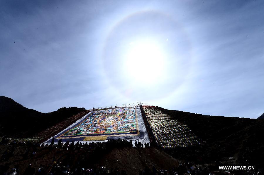 Photo taken on April 14, 2013 shows a gigantic tangka during a Buddhist commemoration marking the third anniversary of the Yushu earthquake, in Yushu Tibetan Autonomous Prefecture, northwest China's Qinghai Province, April 14, 2013. A 7.1-magnitude earthquake hit Yushu on April 14, 2010, leaving 2,698 dead and over 12,000 injured. (Xinhua/Zhang Hongxiang) 