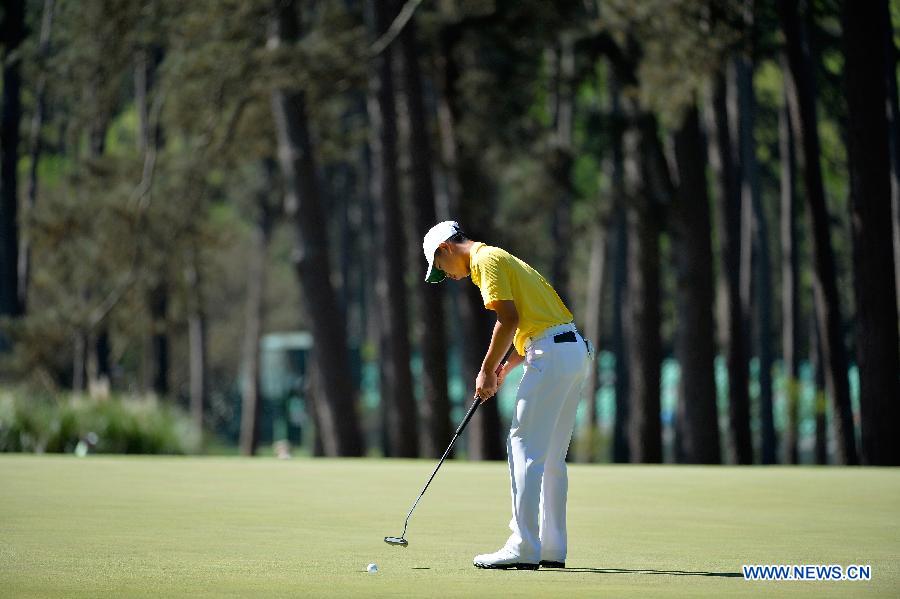 China's Guan Tianlang putts on the third hole during the third round of the 2013 Masters golf tournament at the Augusta National Golf Club in Augusta, Georgia, the United States, April 13, 2013. Guan shot a five-over par 77 Saturday. (Xinhua/Charles Laberge/Augusta National)