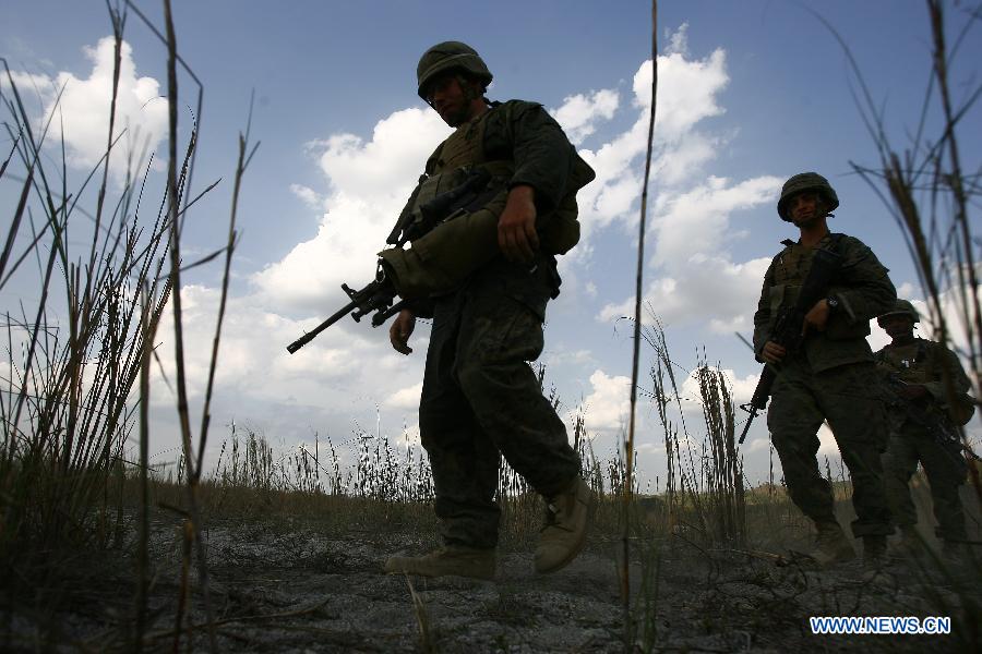 U.S. marines march during a joint military exercise in Tarlac Province, the Philippines, April 12, 2013. The Philippines and the U.S. held their 29th annual joint military exercise with at least 8,000 American and Filipino soldiers participating in the training. The joint military exercise, more known as Balikatan, which means "shoulder-to-shoulder" in Filipino, is held from April 5 to 17. (Xinhua/Rouelle Umali)