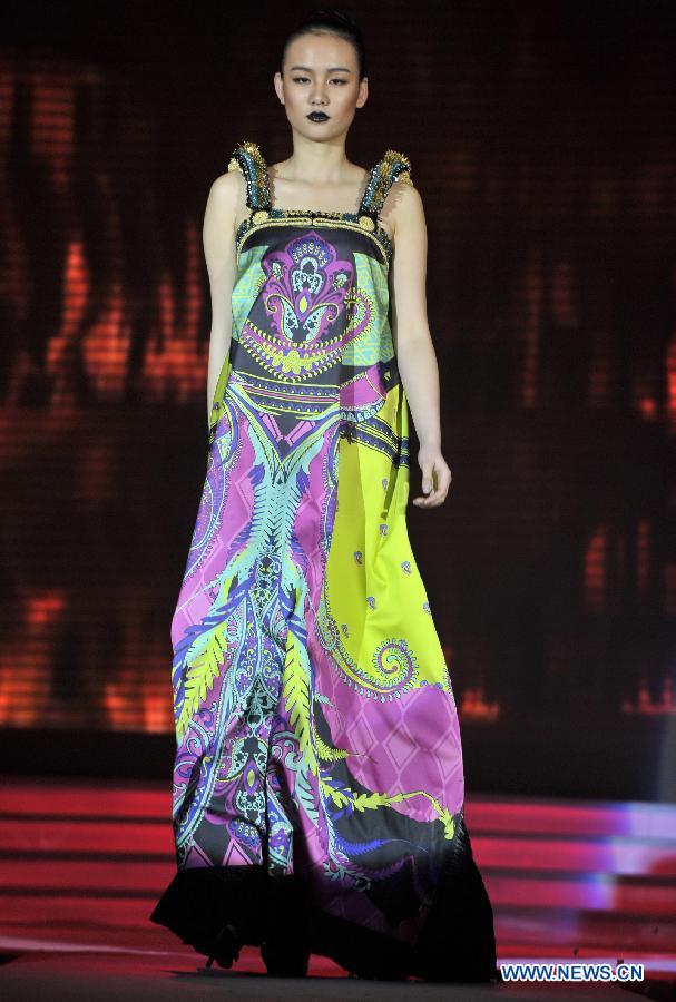 A model presents a creation by Chinese designer Qi Gang in Beijing, capital of China, April 13, 2013. (Xinhua/Wang Jingguang)