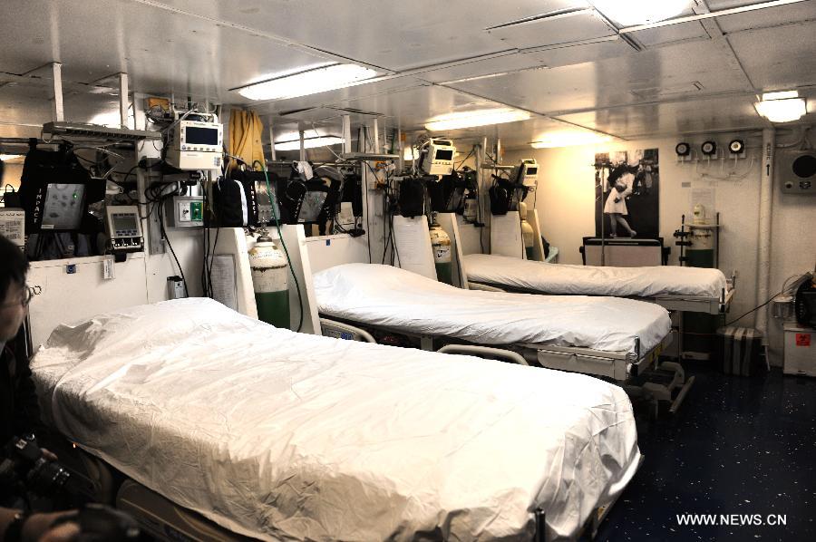 Photo taken on April 5, 2013 shows the medical treatment ward on the USS Peleliu, the flagship of the Amphibious Squadron Three, in Hong Kong, south China. Three ships of the U.S. navy Amphibious Squadron Three started to make a port visit in Hong Kong on Monday to get replenishment. USS Peleliu pulled into the Ocean Terminal besides Tsim Sha Tsui, on the northern bank of the landmark Victoria Harbor in the morning. The other two ships anchored in waters outside the Harbor. (Xinhua/Wong Pun Keung) 