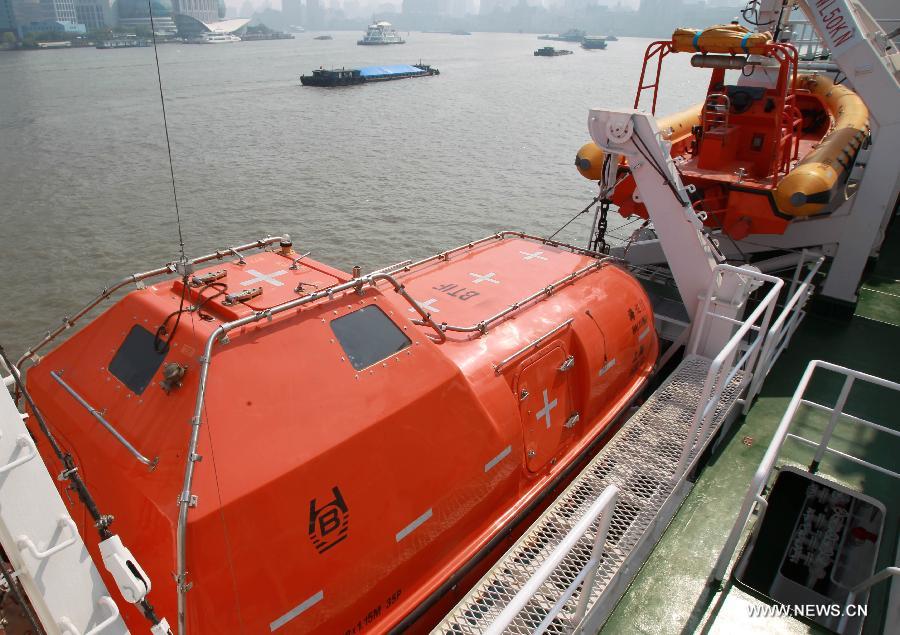 A life boat is equipped on the patrol vessel Haixun01 berthed at a port in Shanghai, east China, April 15, 2013. Haixun 01, soon to be put into service and managed by the Shanghai Maritime Bureau, is China's largest and most advanced patrol vessel. The 5,418-tonnage Haixun01 is 128.6 meters in length and has a maximum sailing distance of 10,000 nautical miles (18,520 km) without refueling. It will carry out missions regarding maritime inspection, safety monitoring, rescue and oil spill detection and handling. (Xinhua/Chen Fei) 